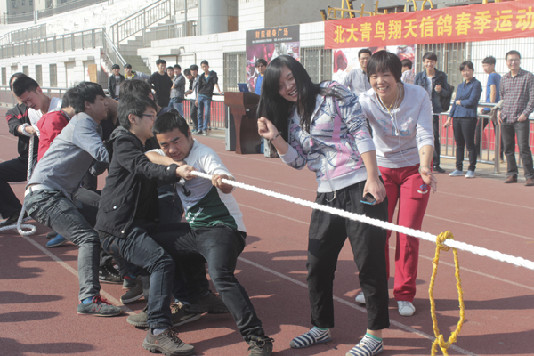 老师队拔河